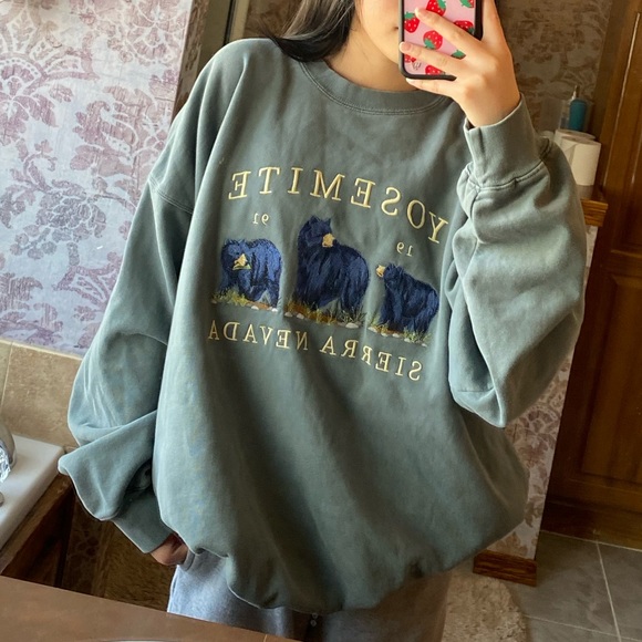 Yosemite Erica Crewneck Brandy Melville 